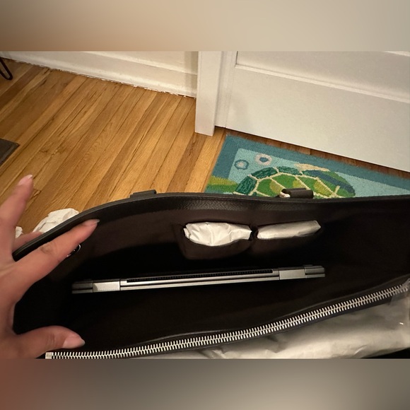 New GUCCI
Guccissima Large Luggage Collection - Picture 5 of 6